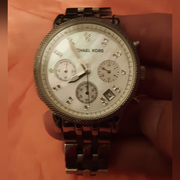 Michael Kors stainless steel silver watch - Picture 5 of 12
